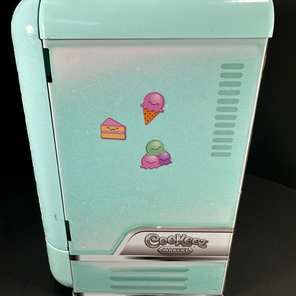 Cookeez Makery Mini Fridge in Light Blue pre owned Exellent condition - Picture 5 of 7